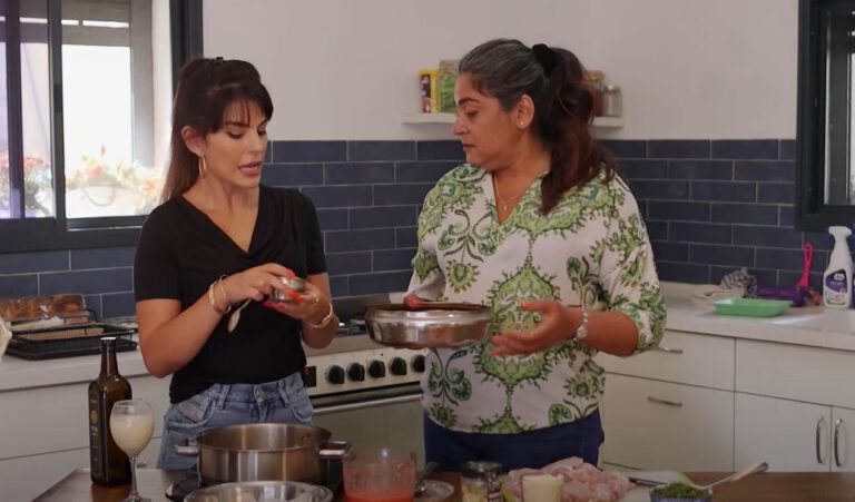 אמהות מבשלות ביחד - עונה 4 פרק 10: ארוחה הודית
